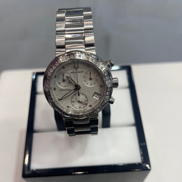 Accutron bulova silver with diamonds. Silver band - Picture 7 of 7